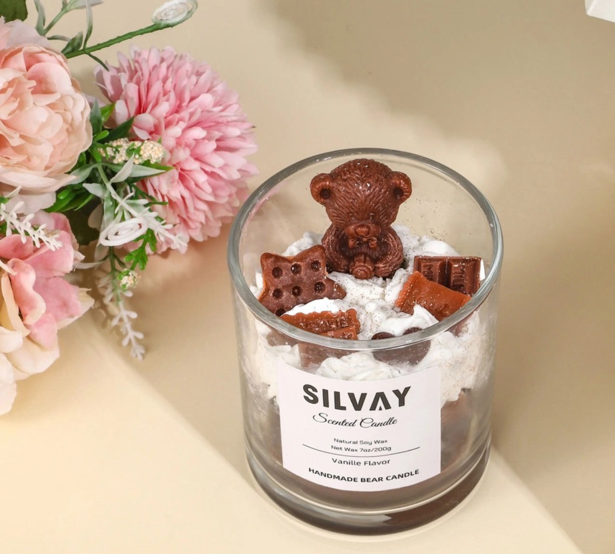 Handgemaakte chocolade teddybeer geurkaars met vanille geur, gemaakt van sojawas en het perfecte luxe en duurzame cadeau.